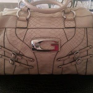 😍Guess Box Satchel 😍